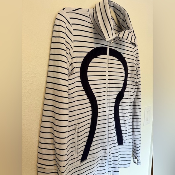 Lululemon In Stride Jacket Full Zip White Navy Stripe Size 6 EUC - Picture 5 of 10